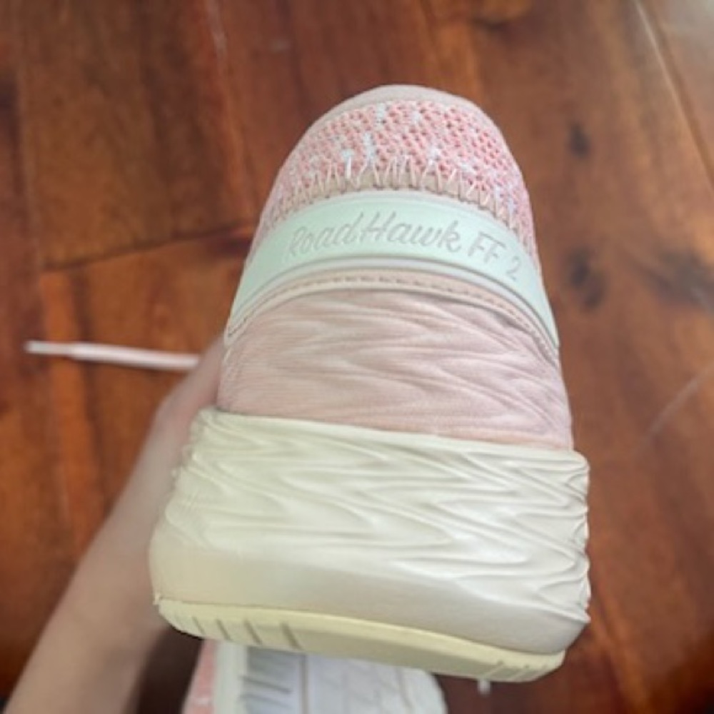 ASICS - Picture 2 of 5